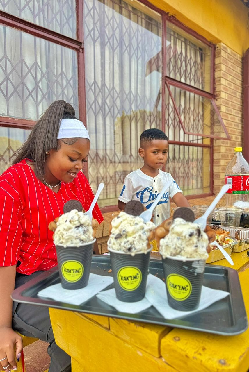 RAK'ENG serving fresh Rak'Flurry desserts